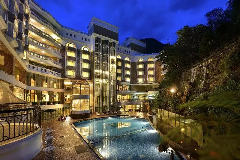 Le Midi Hotel Chitou