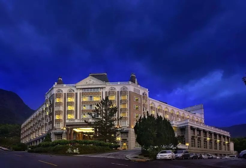 Le Midi Hotel Chitou