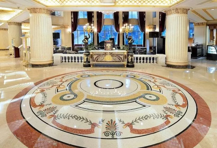 Le Midi Hotel Chitou