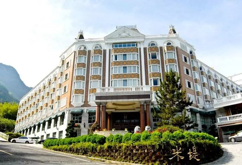 Le Midi Hotel Chitou