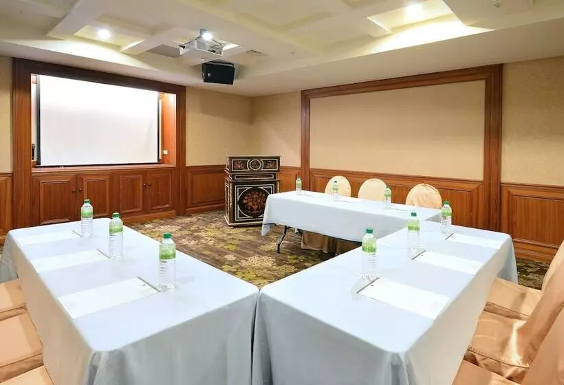 Le Midi Hotel Chitou