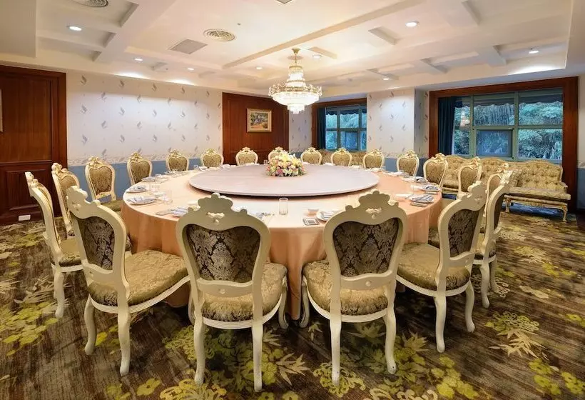 Le Midi Hotel Chitou