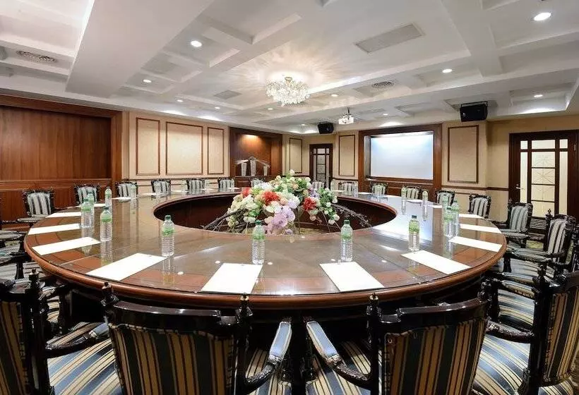 Le Midi Hotel Chitou