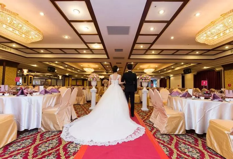 Le Midi Hotel Chitou