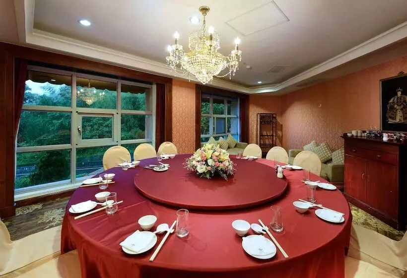 Le Midi Hotel Chitou