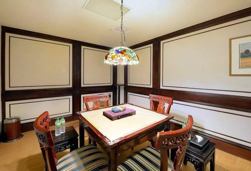 Le Midi Hotel Chitou