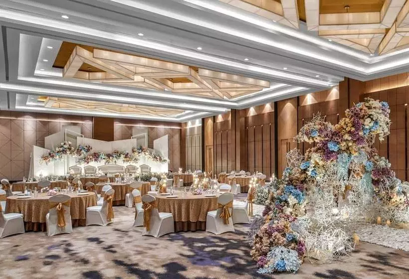 Mangkuluhur Artotel Suites