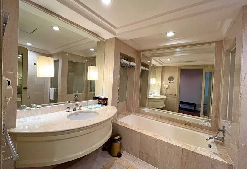 Mangkuluhur Artotel Suites