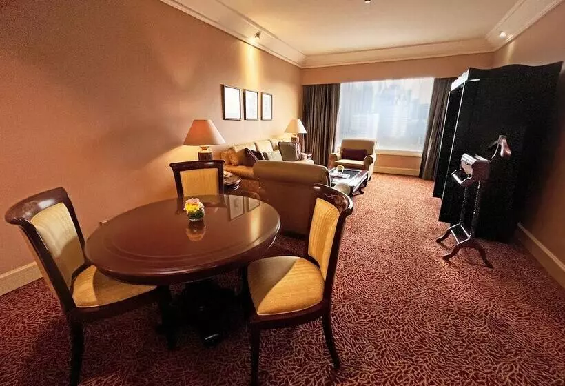 Mangkuluhur Artotel Suites