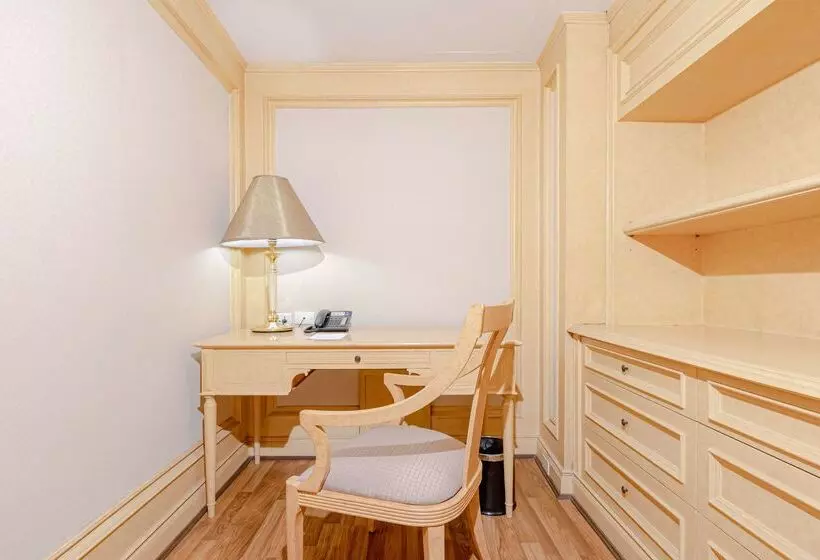 Golden Tulip Sovereign Hotel Bangkok