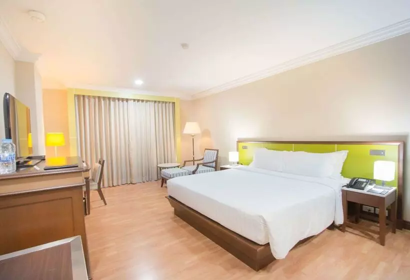Golden Tulip Sovereign Hotel Bangkok