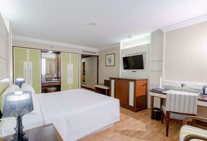 Golden Tulip Sovereign Hotel Bangkok