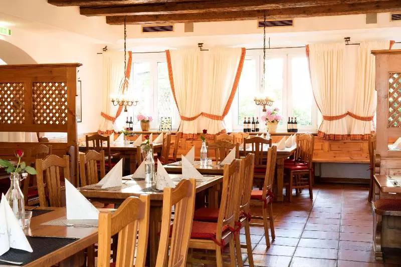 Отель Muenchen  Markt Schwaben Georgenhof