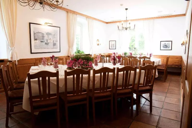 Отель Muenchen  Markt Schwaben Georgenhof