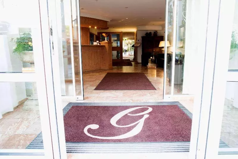 Отель Muenchen  Markt Schwaben Georgenhof