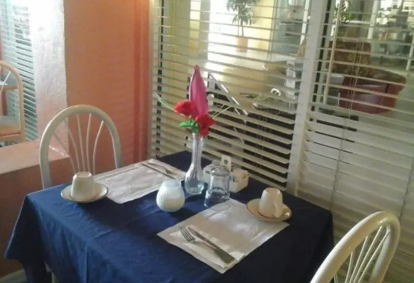 هتل Royal Islander