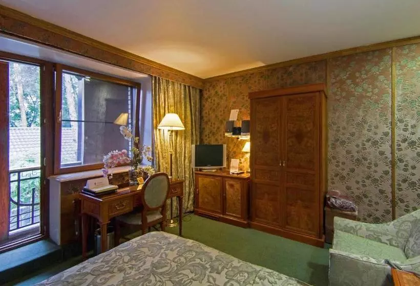 Отель Royal Zenithi