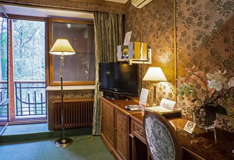 Отель Royal Zenithi