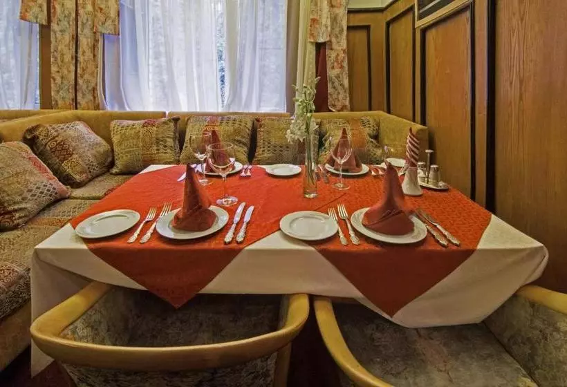 Отель Royal Zenithi