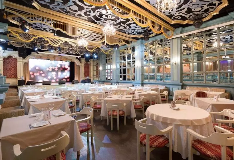 فندق Saint Petersburg