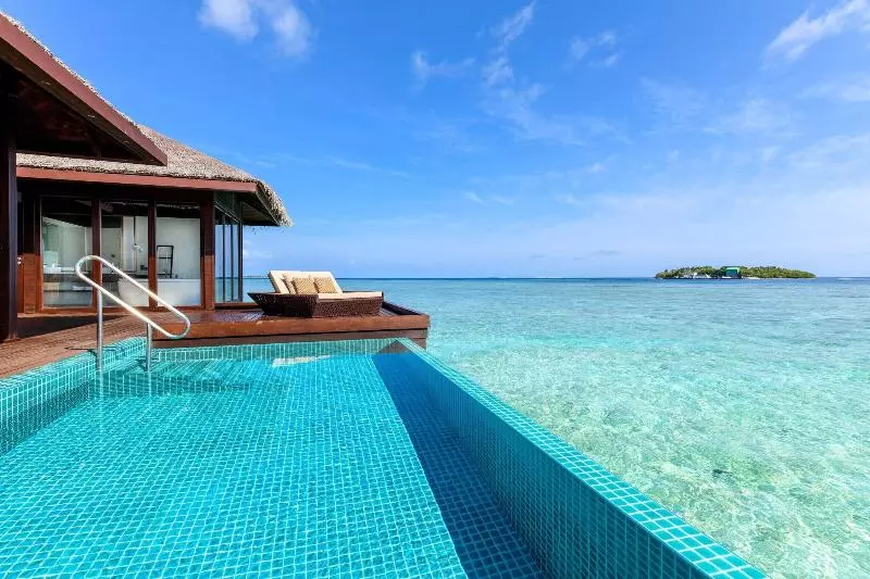 Sheraton Maldives Full Moon Resort & Spa