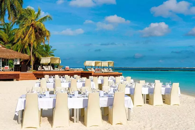 Sheraton Maldives Full Moon Resort & Spa