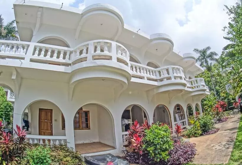 استراحتگاه Pure Oasis