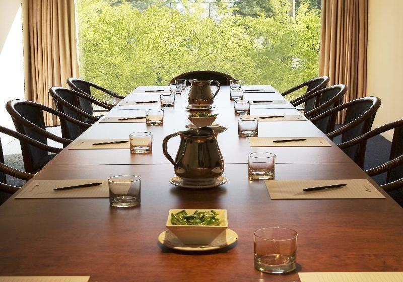 Отель Bayview On The Park