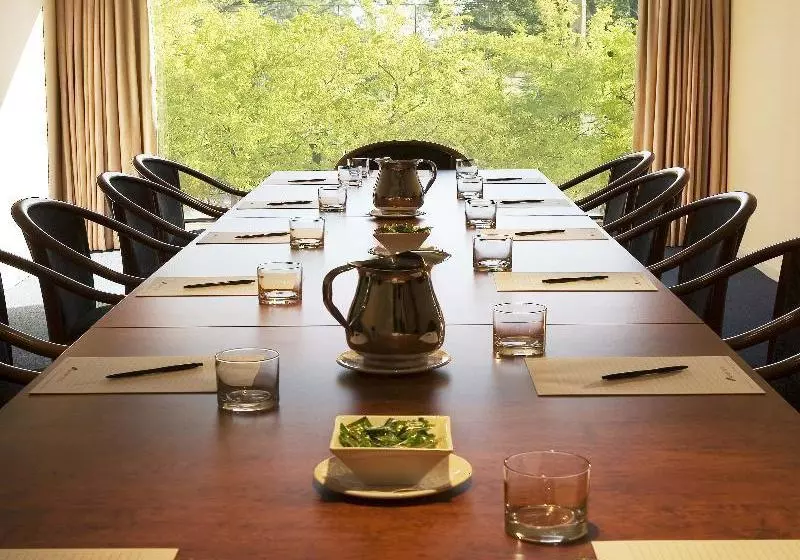 فندق Bayview On The Park