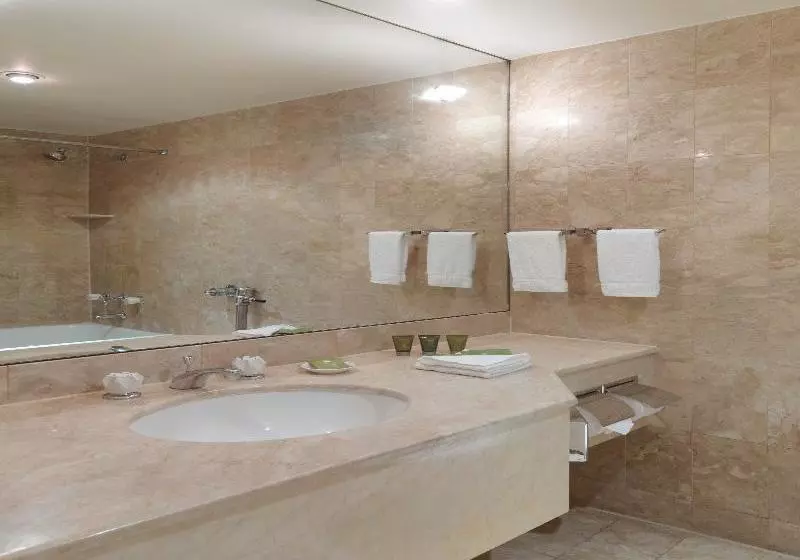 فندق Bayview On The Park