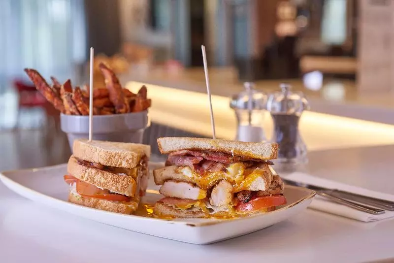 Отель Holiday Inn Northampton West M1 Junc 16, An Ihg