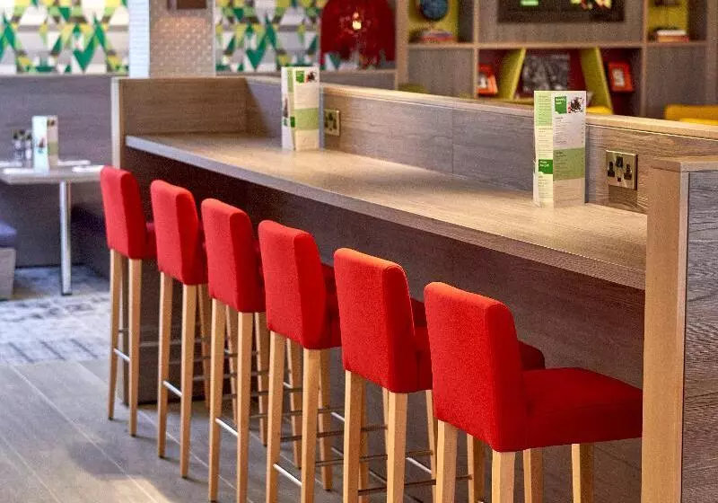 Отель Holiday Inn Northampton West M1 Junc 16, An Ihg