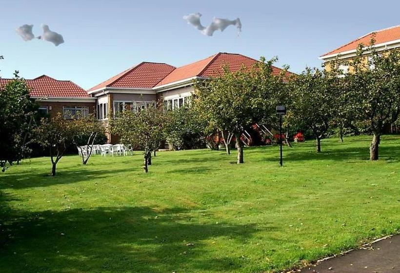 فندق Lodge At Leeming Bar