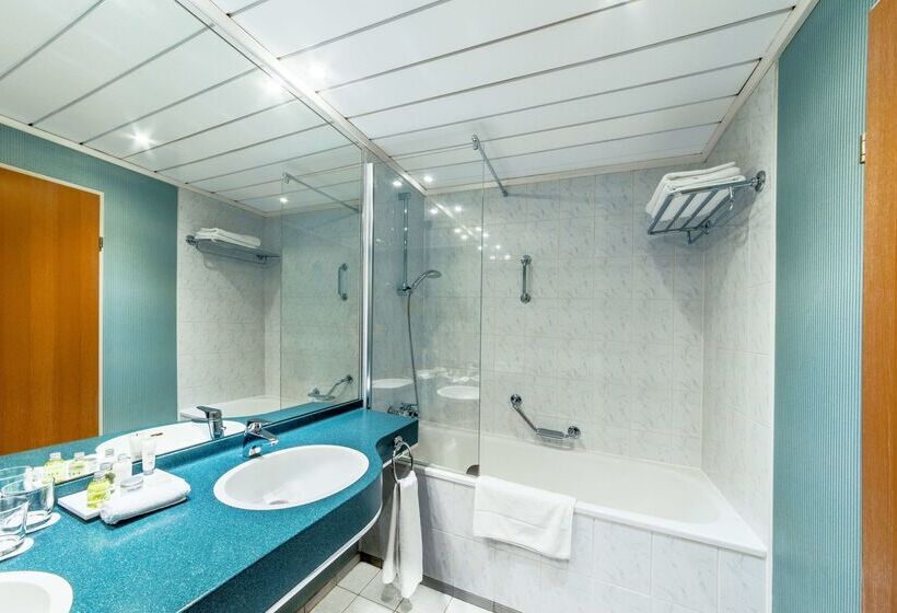 هتل NH Prague City