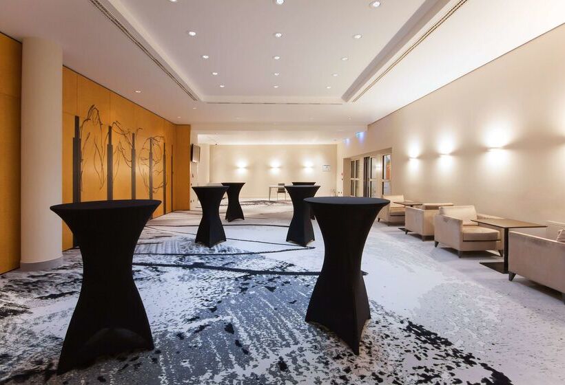 هتل NH Prague City