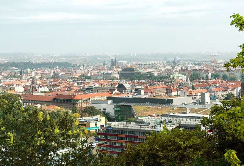 هتل NH Prague City