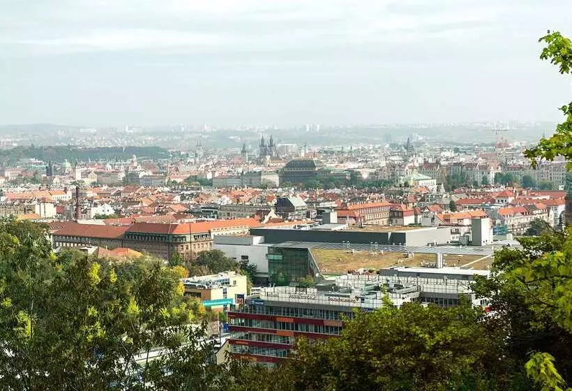 هتل NH Prague City
