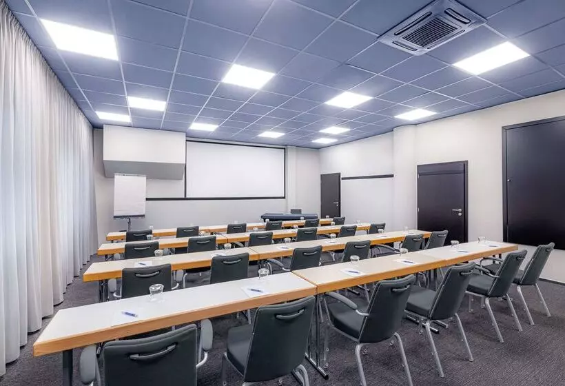 هتل NH Prague City