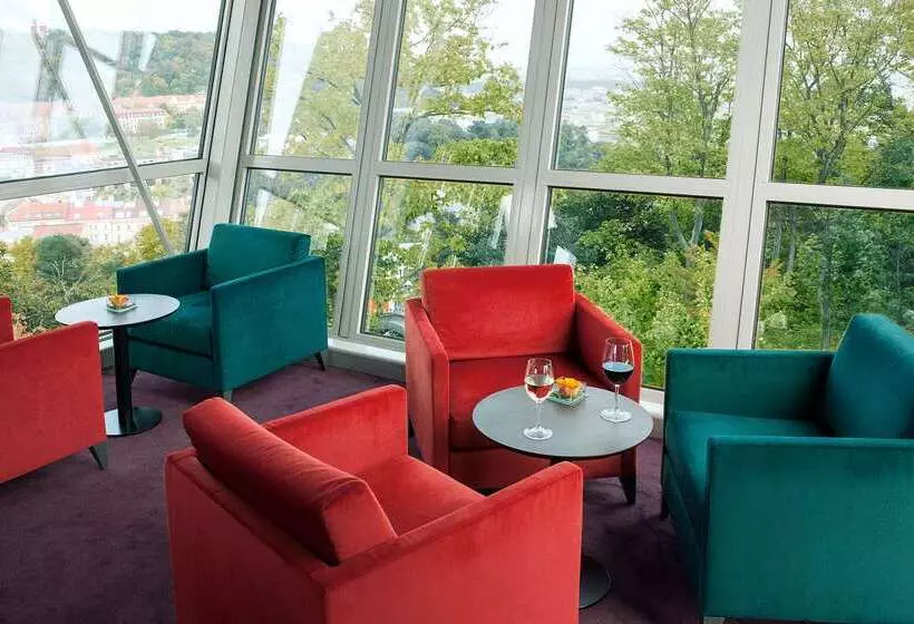 هتل NH Prague City