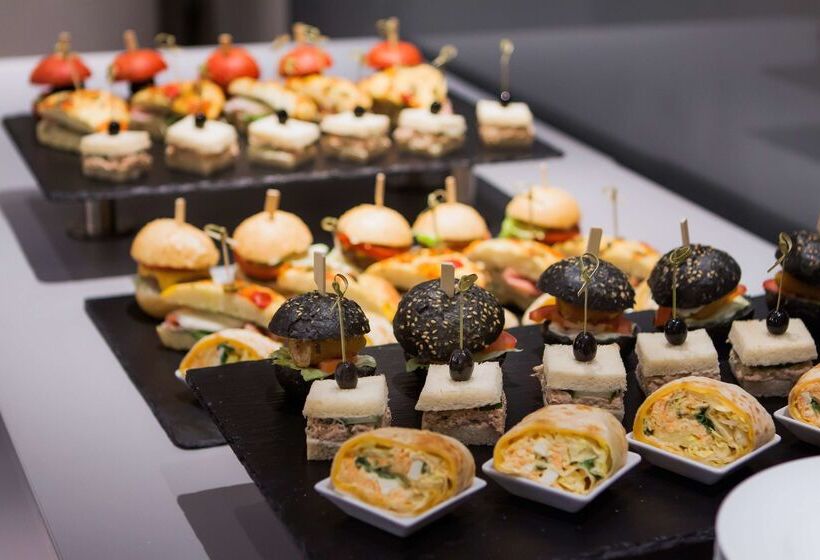 هتل NH Prague City