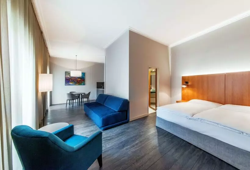 هتل NH Prague City