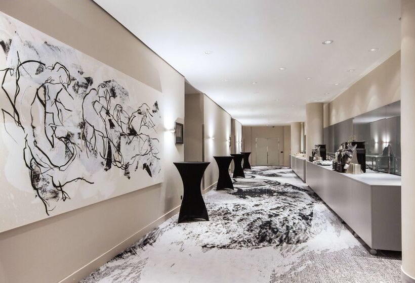 هتل NH Prague City