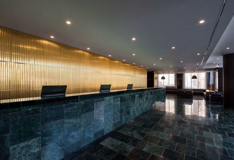 هتل NH Prague City