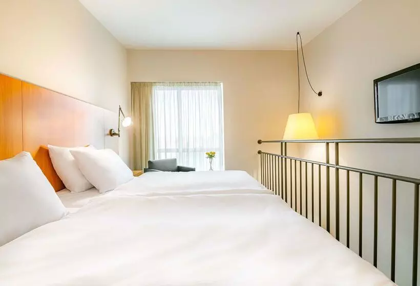 هتل NH Prague City