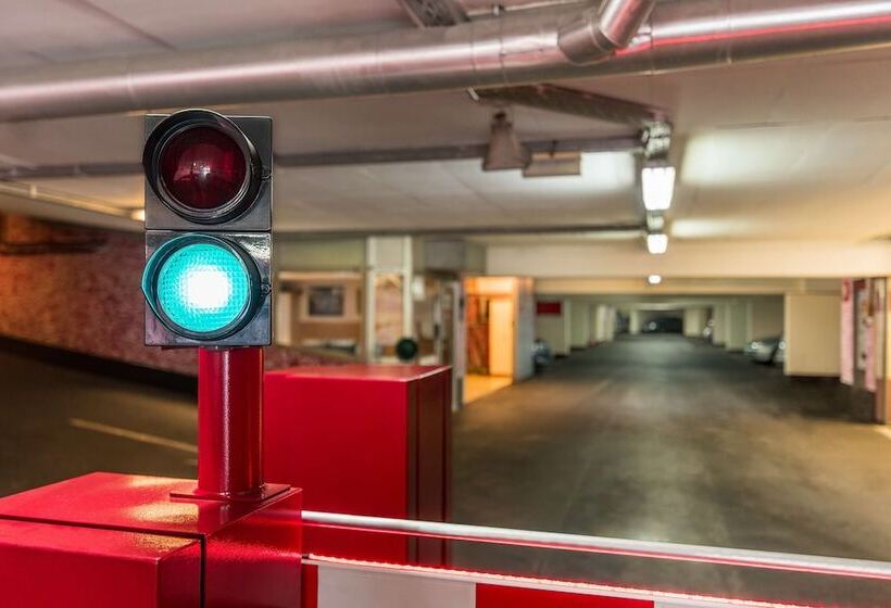 هتل NH Prague City