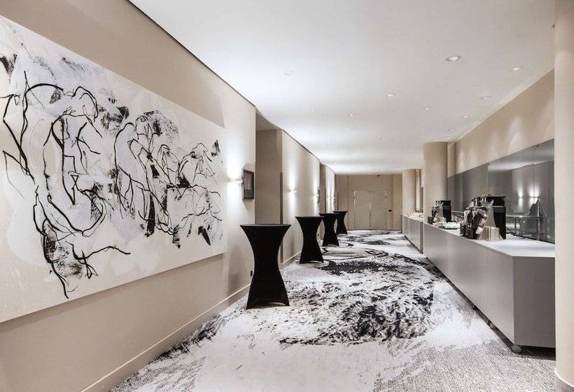 هتل NH Prague City