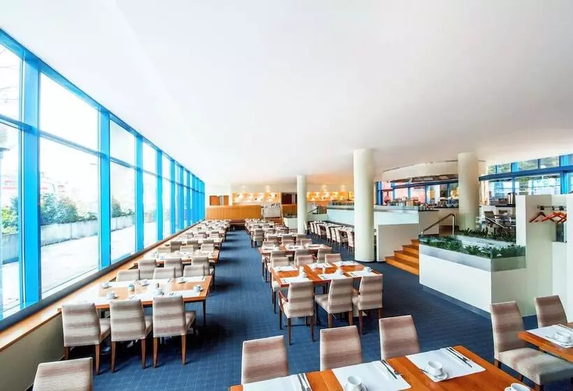 هتل NH Prague City