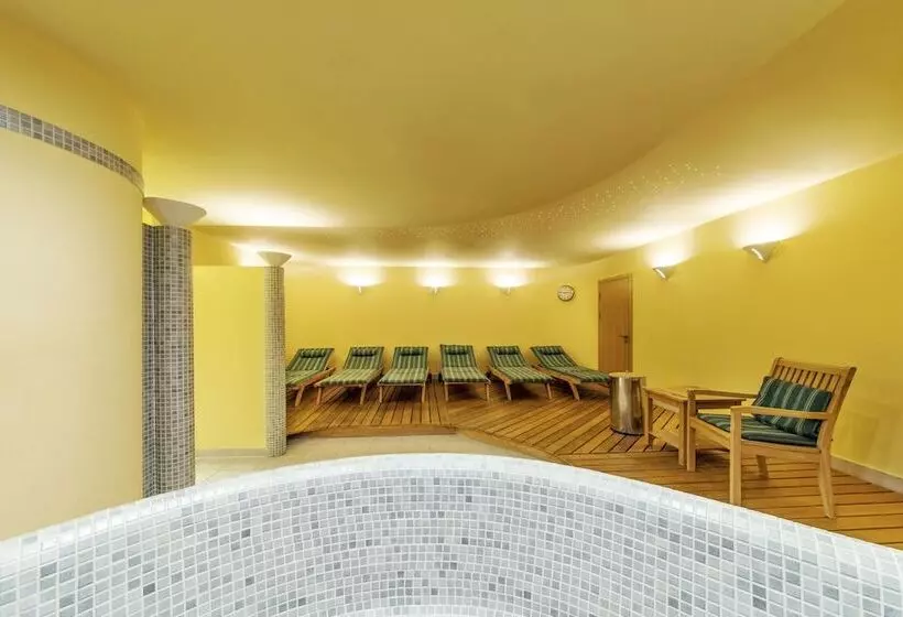 هتل NH Prague City