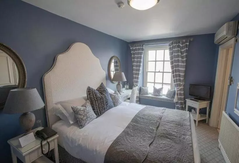 The George Hotel And Beach Club