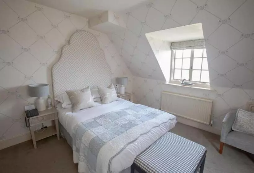 The George Hotel And Beach Club